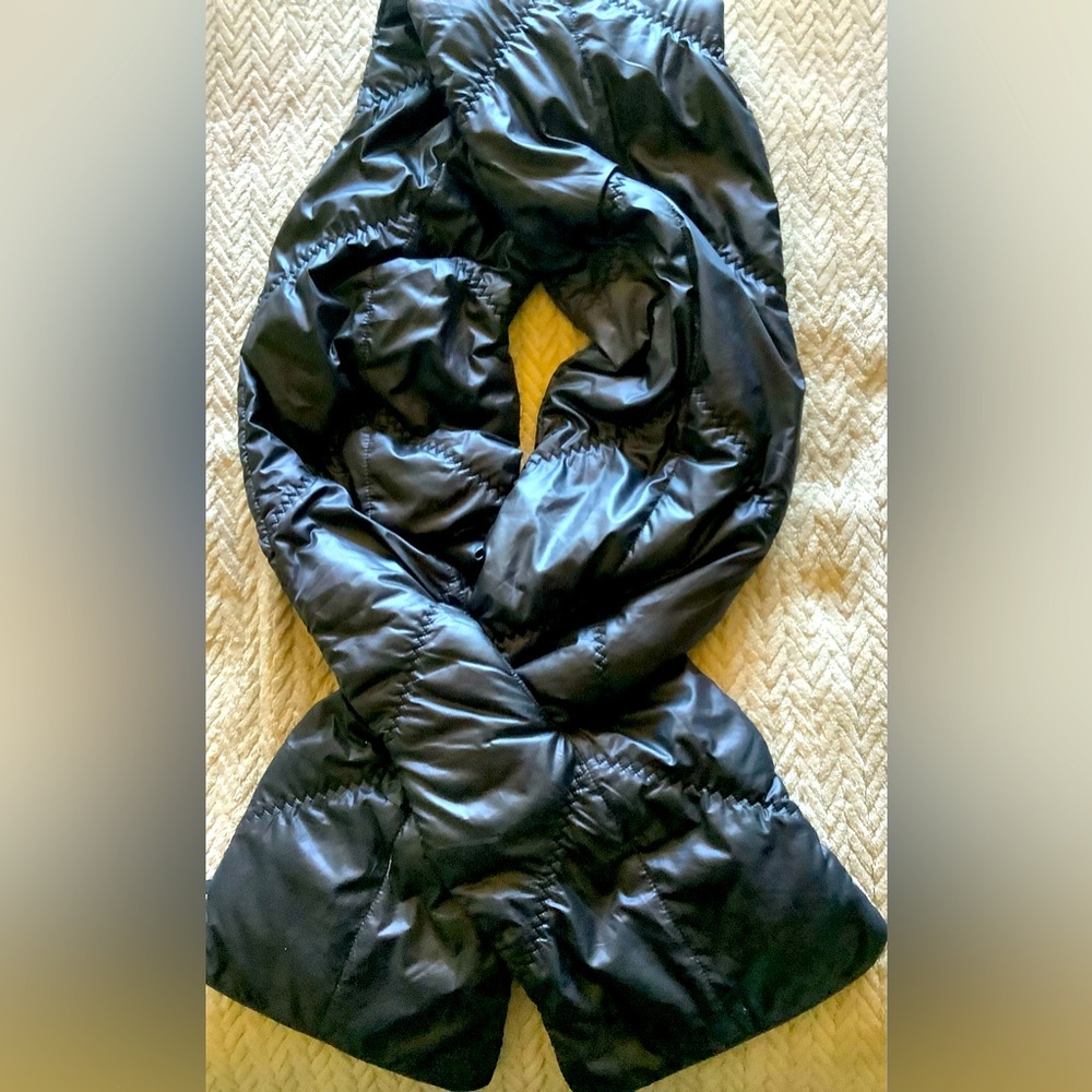 Puffer Scarf with zipper pocket